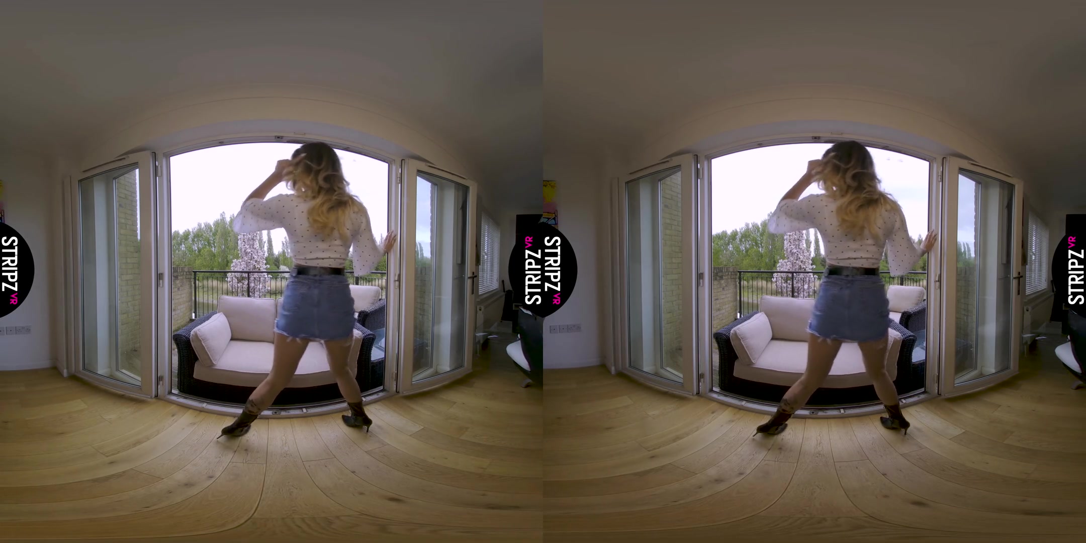 Karolina in Summer Lovin - StripzVR