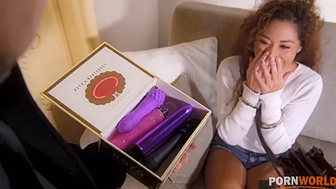 Sucking Her Smuggler - PornWorld