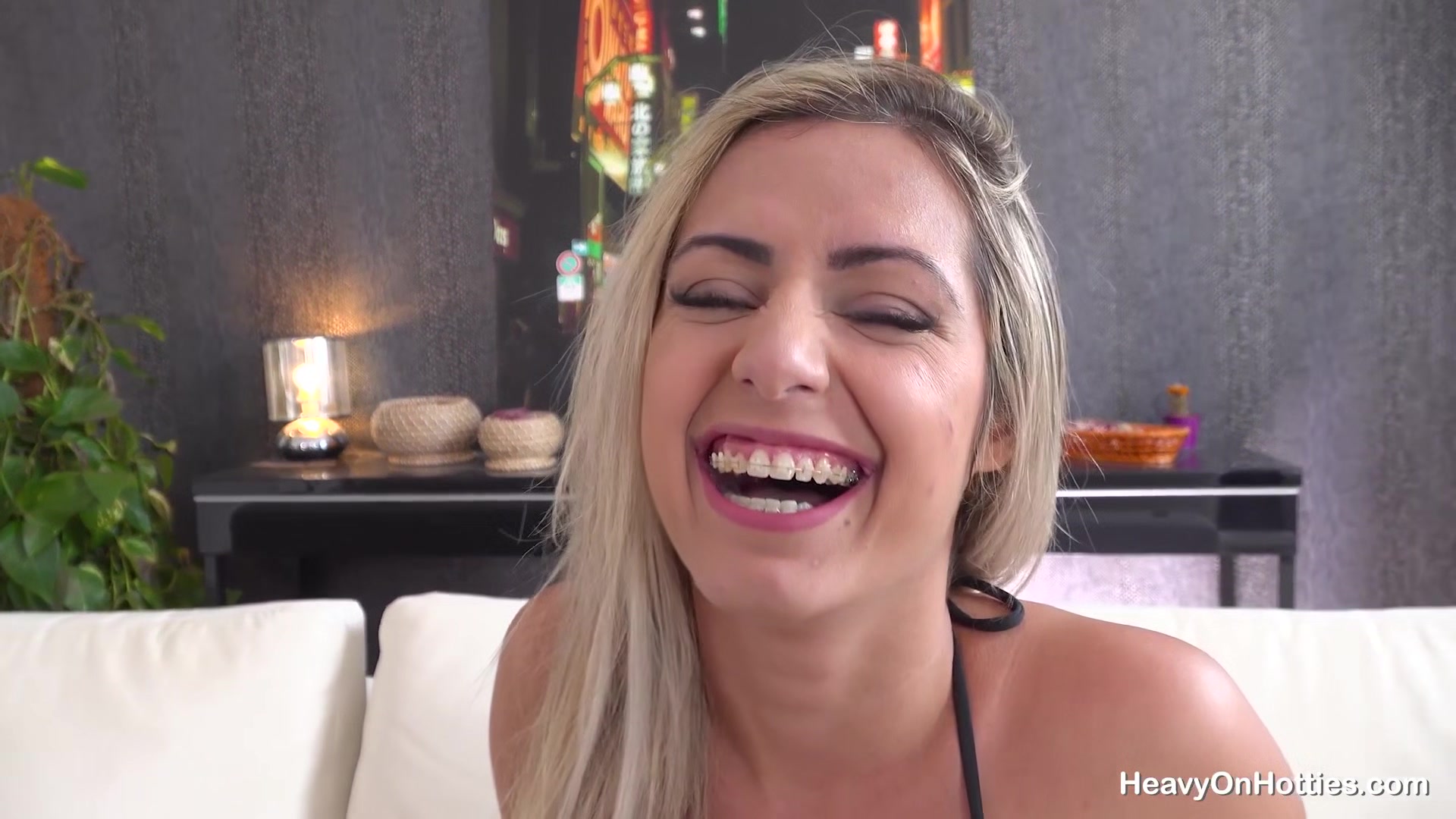 Brazilian Waxxx With Mia Linz - HeavyOnHotties