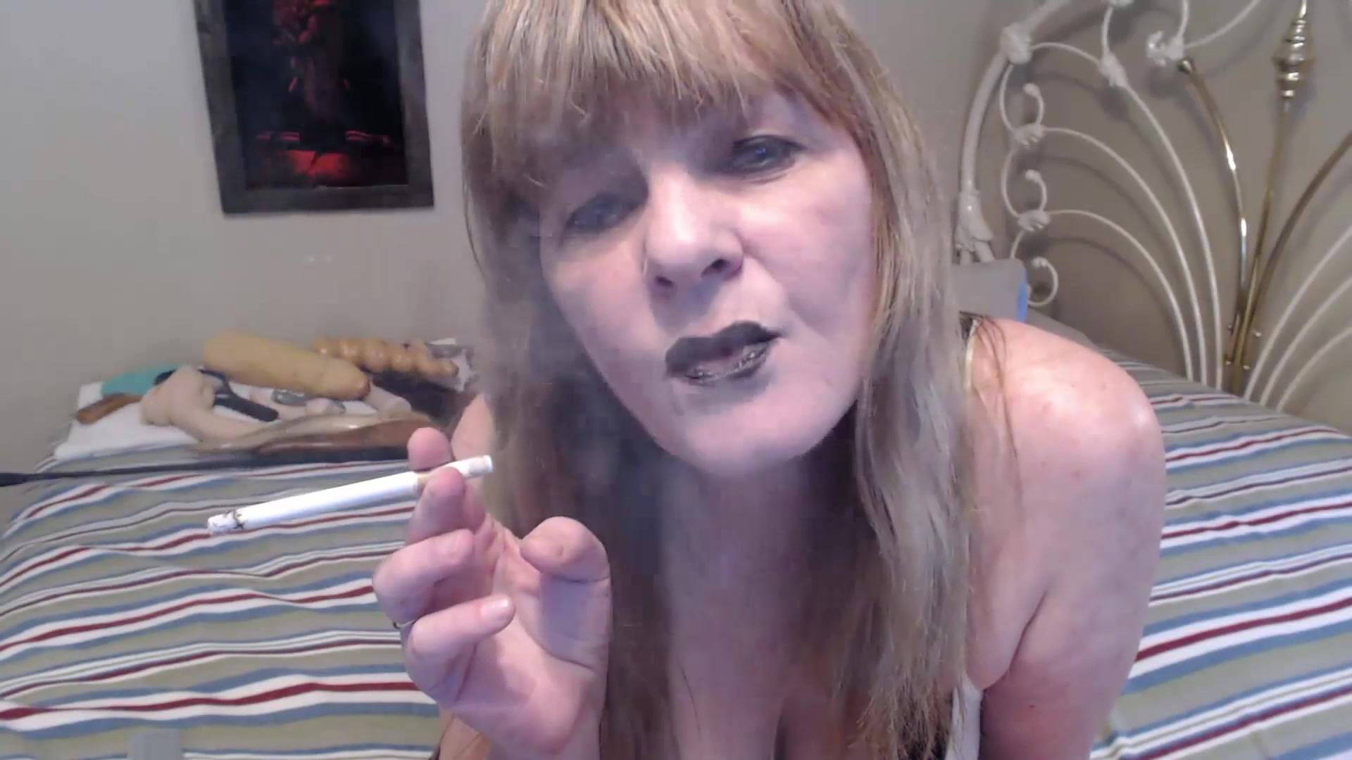 Black Lips Smoking MILF, Cum Watch - TacAmateurs