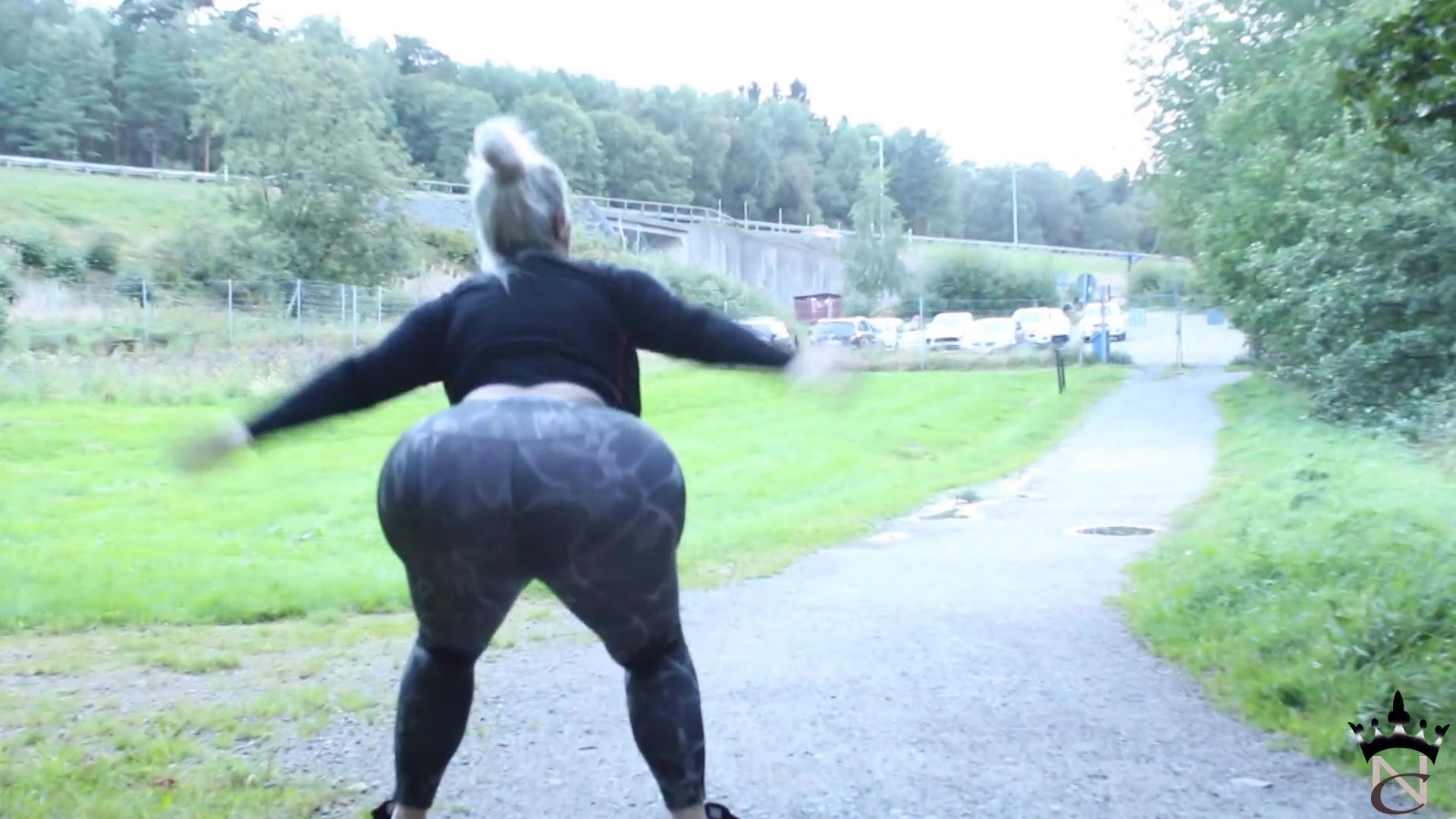 Bootyness Outdoors - Sex Movies Featuring Natasha Crown