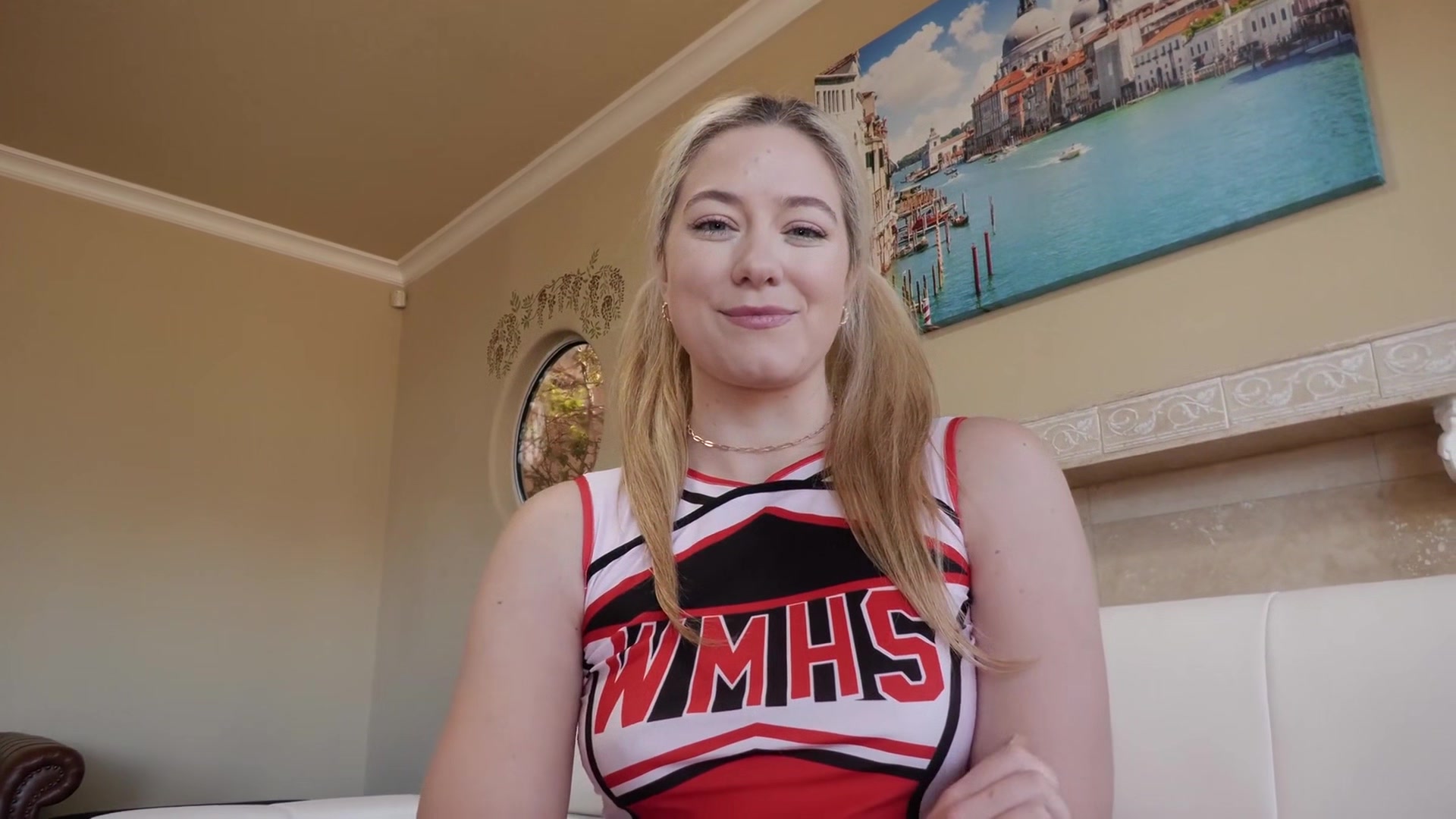 Cheerleader River Lynn Has A Big Booty