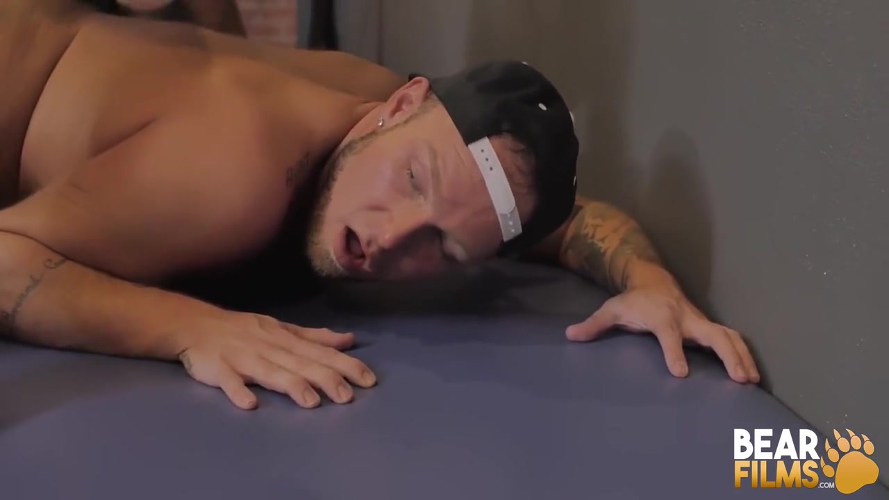 Sebastian Sax And Parker Logan In Muscle Bear Fucked By