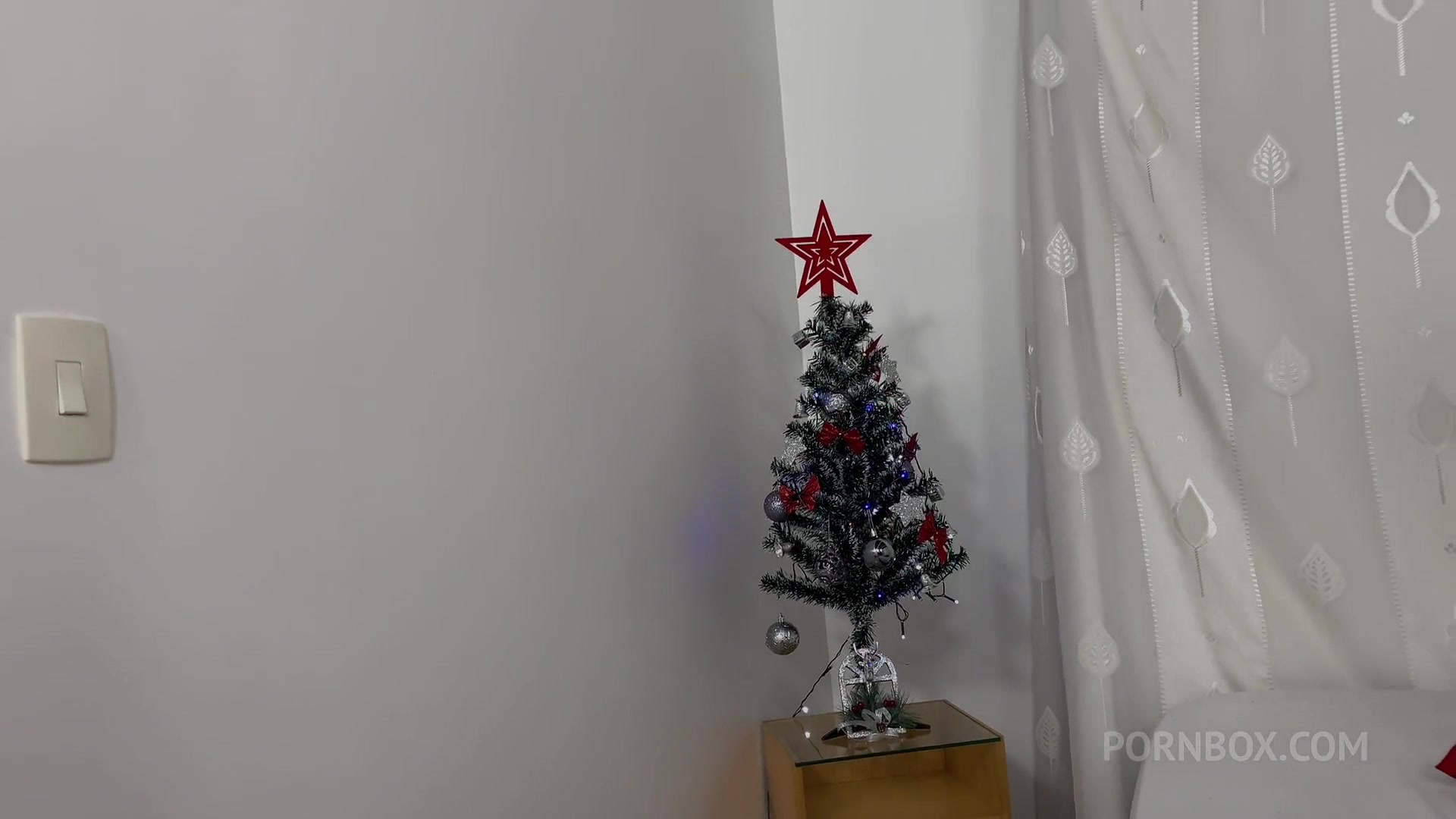 Santa Claus gave me a menage as a gift, and because I've been a good girl all year, I got a PD. - PissVids