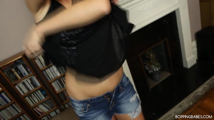Laula - Sexy Striptease - BoppingBabes