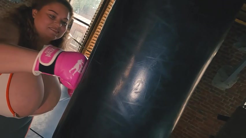 Boxing and My Boobs Fall Out - RealAnnaKatz