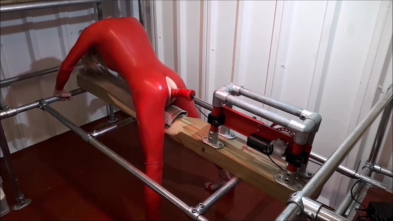 RachelSexyMaid - 34 - Dungeon Fuckmachine in Red Latex