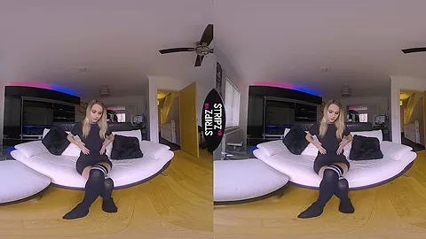 Fox In Socks - StripzVR