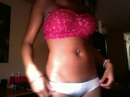 Chocolate-skinned boomshell in pink bra demonstrating her details