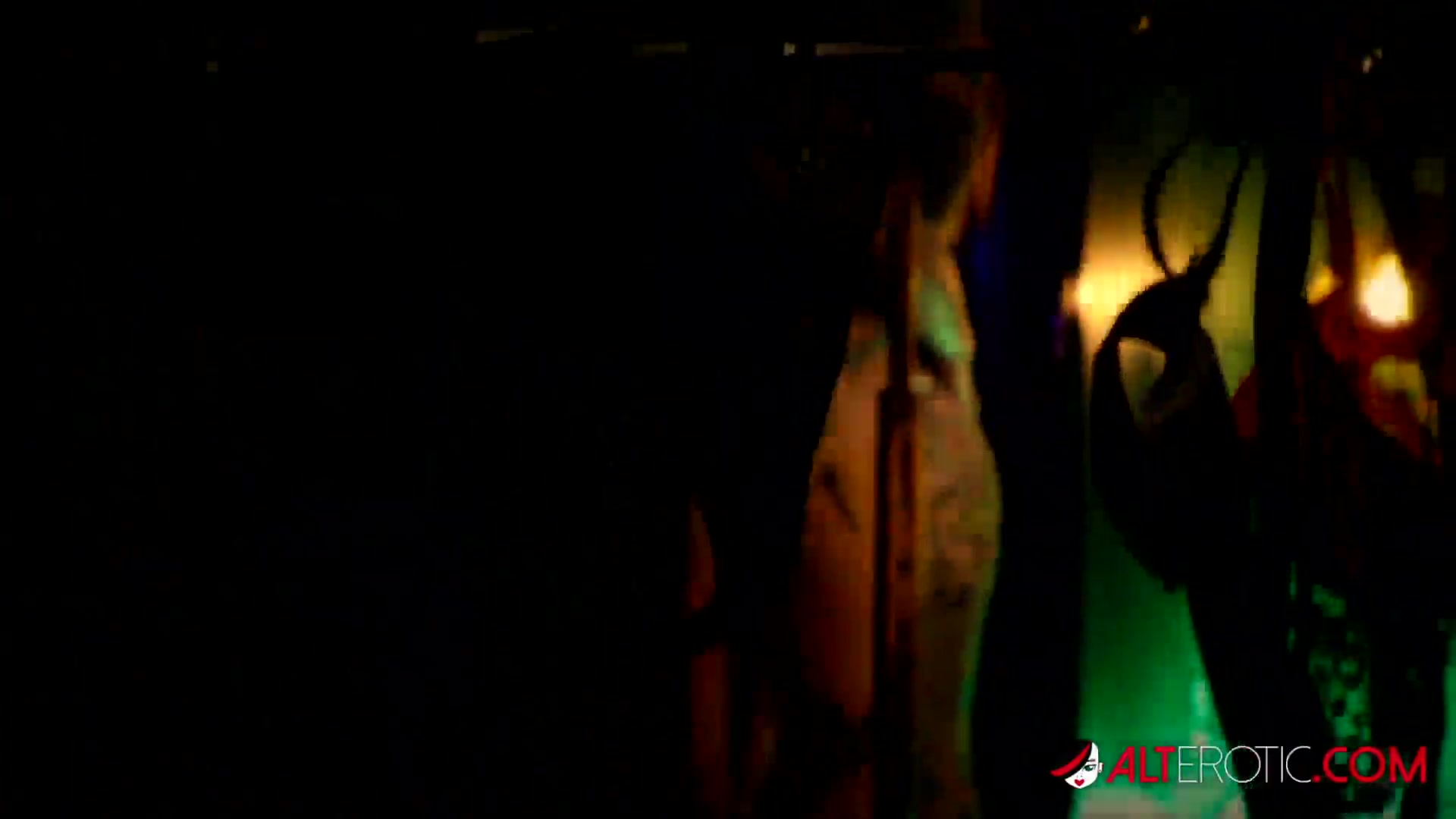Tiger Lilly Films Thumper Suicide With her Super 8 Camera Until They Finally Make Each Other Cum!