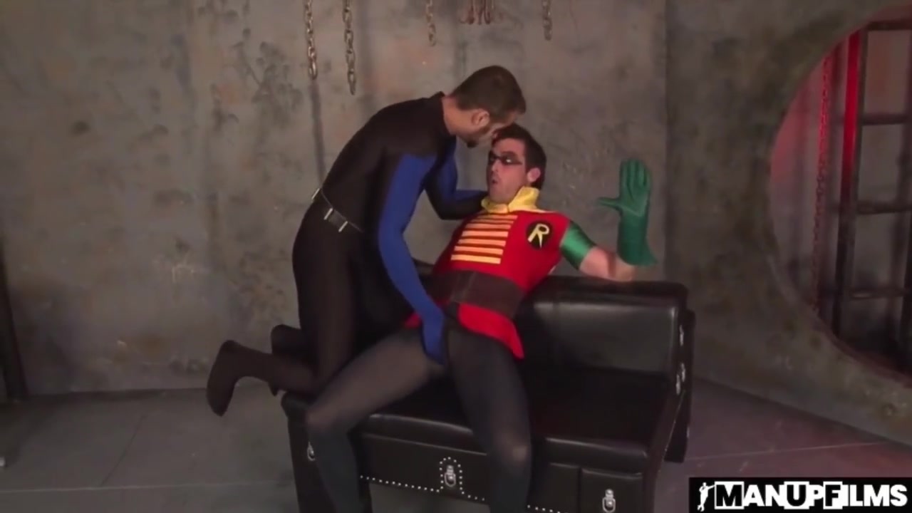 Nightwing Fondles Robin