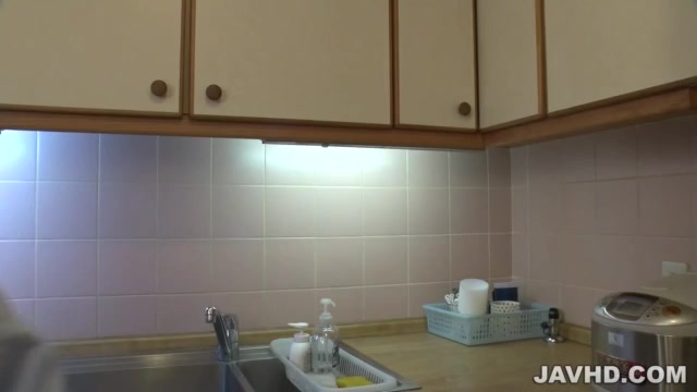 カラダが火照って我慢できないの！高身長好色妻
