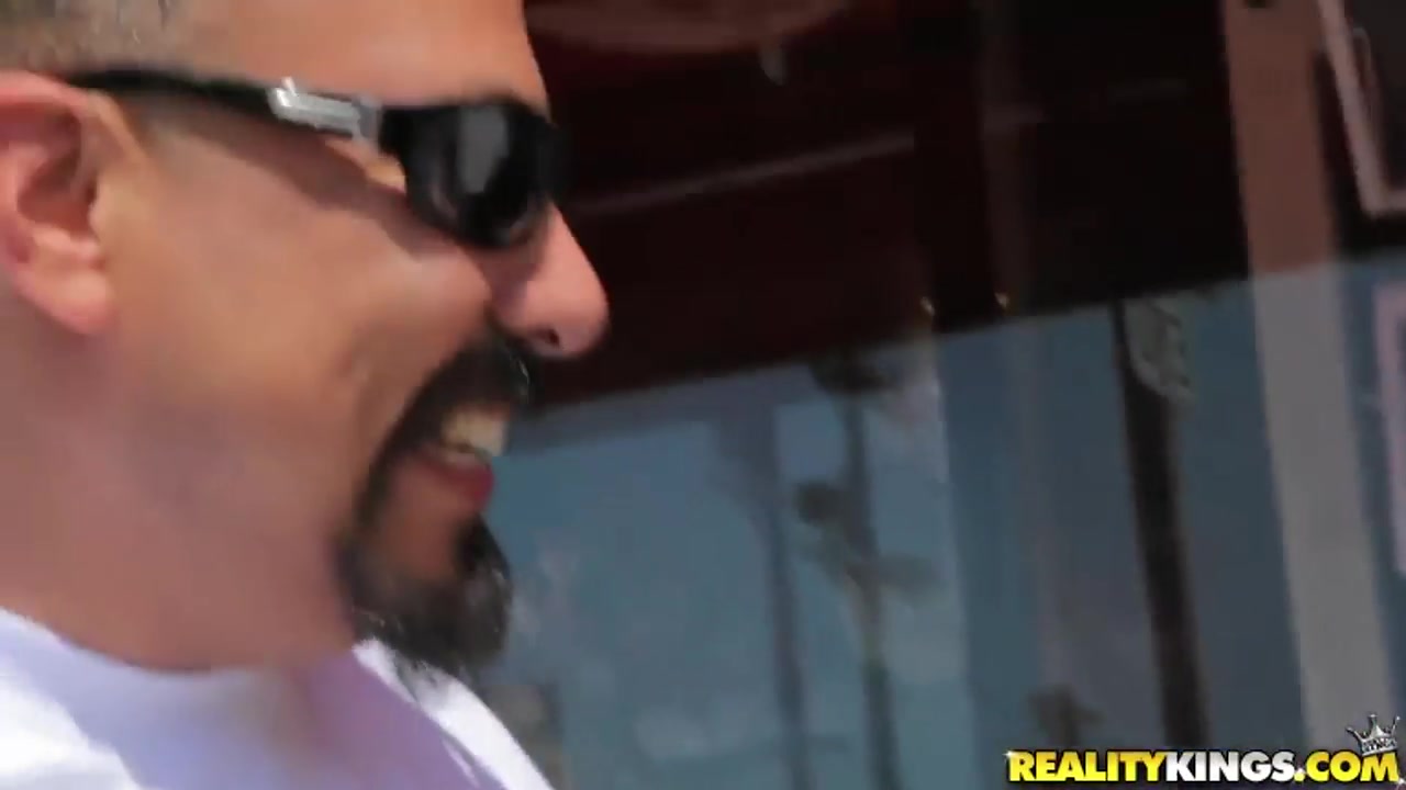 Amateur girls check out fuck machine on the street