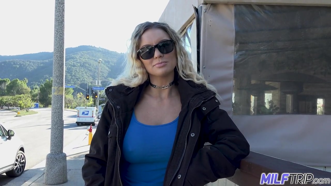 Busty Barmaid Serves Pussy - MilfTrip