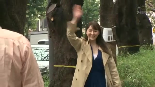 09022,A beautiful woman who feels