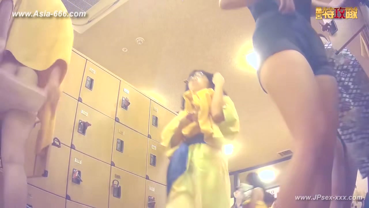 japanese public bathroom changeroom.72
