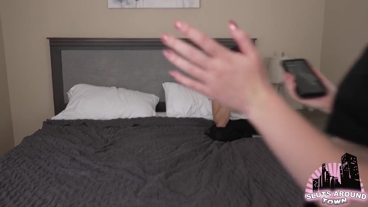 Roommates Fuck On Move-in Day