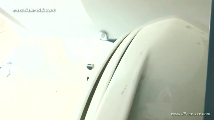 peeping korean girls go to toilet.2