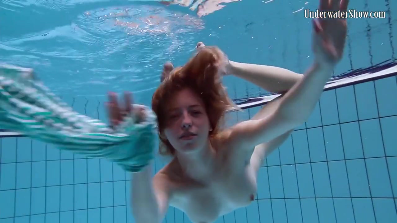 Anetta Shows Her Naked Sexy Body Underwater
