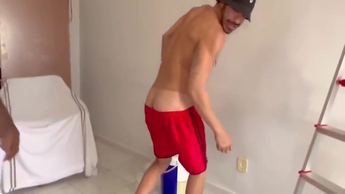 Negao Pauzudo Comendo O Cu Do Pinto Sarado Bareback 5 Min With Vitor Guedes
