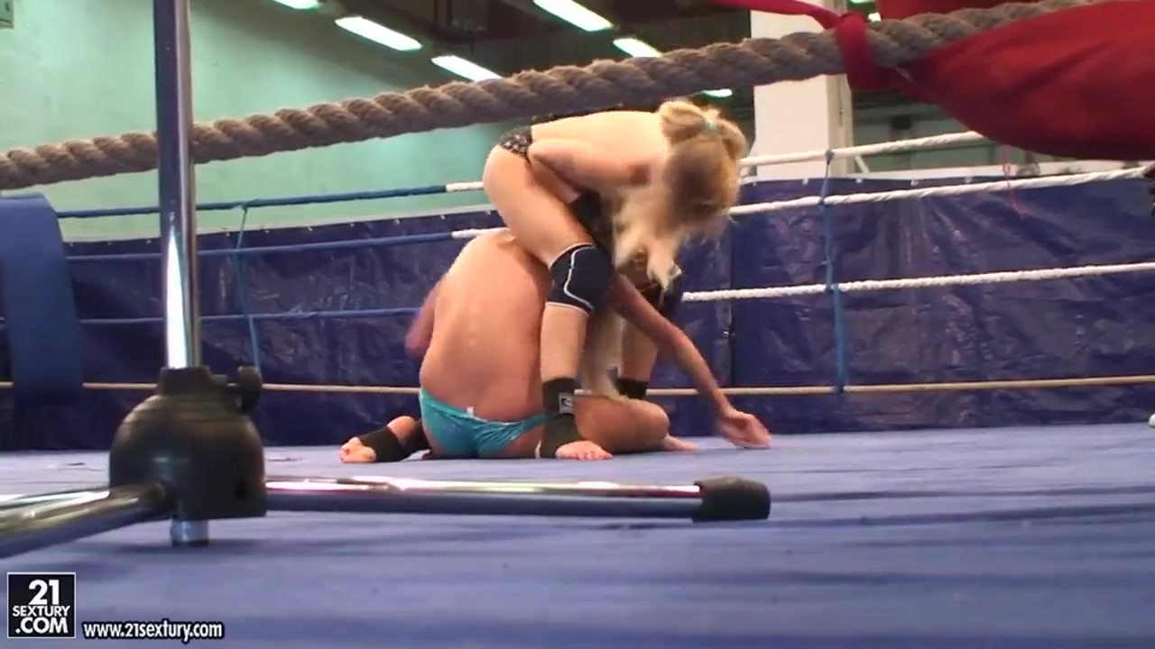 NudeFightClub with Laura Crystal, Michelle Moist