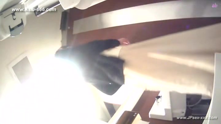 peeping Korean restaurant toilet.18