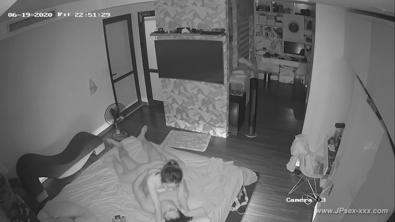 Hackers use the camera to remote monitoring of a lover's home life.587