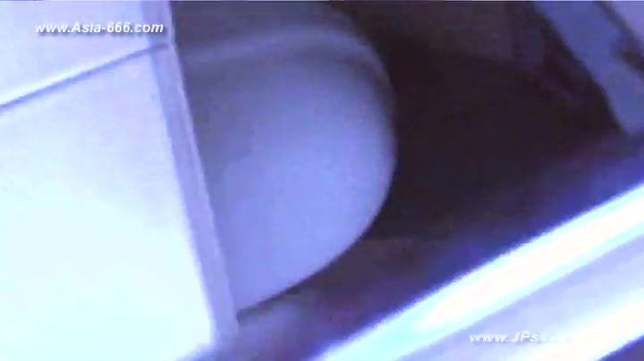 chinese girls go to toilet.22