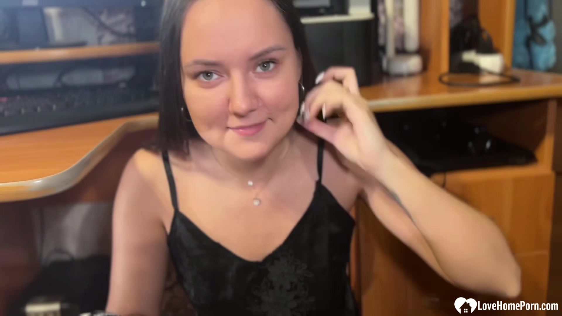 Gamer nerdy dude gets blowjob