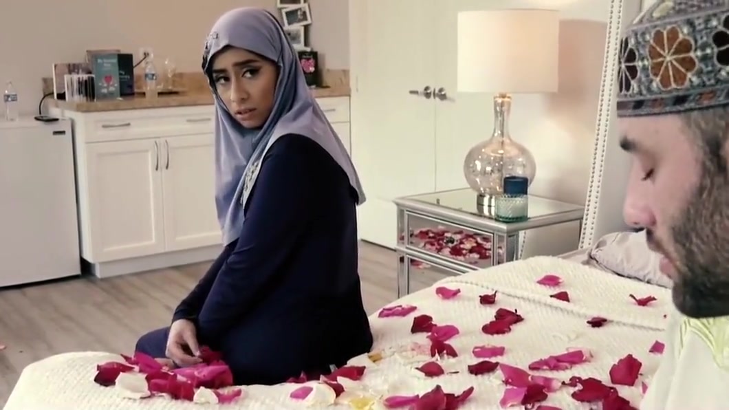 Violet Myers In Curvy Ass Of teen 18+ Bearing Hijab