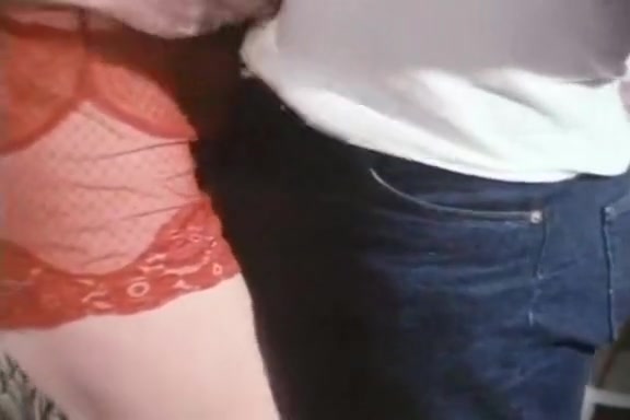 Kelly Nichols, John Leslie in John Leslie eats a sassy brunette's pussy