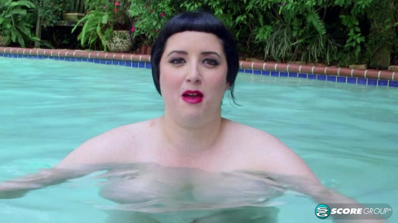 Jenna Valentine's boobs underwater