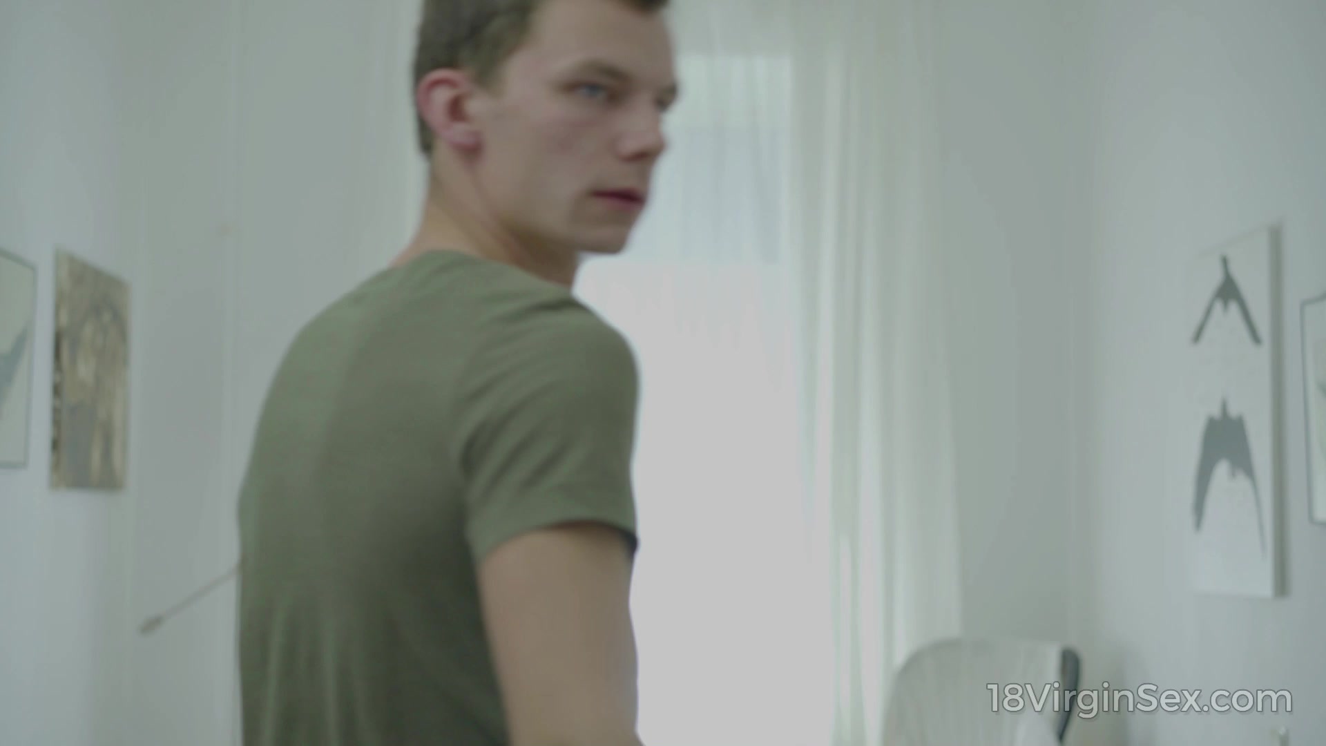Handsome dude seduces his hot girlfriend into making sex