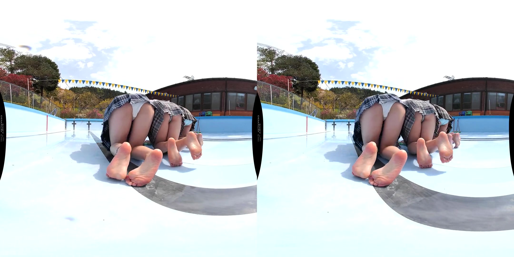 Panty-Shots While Scrubbing the Pool Deck; Japanese schoolgirls 18+ Upskirt Fetish VR Video