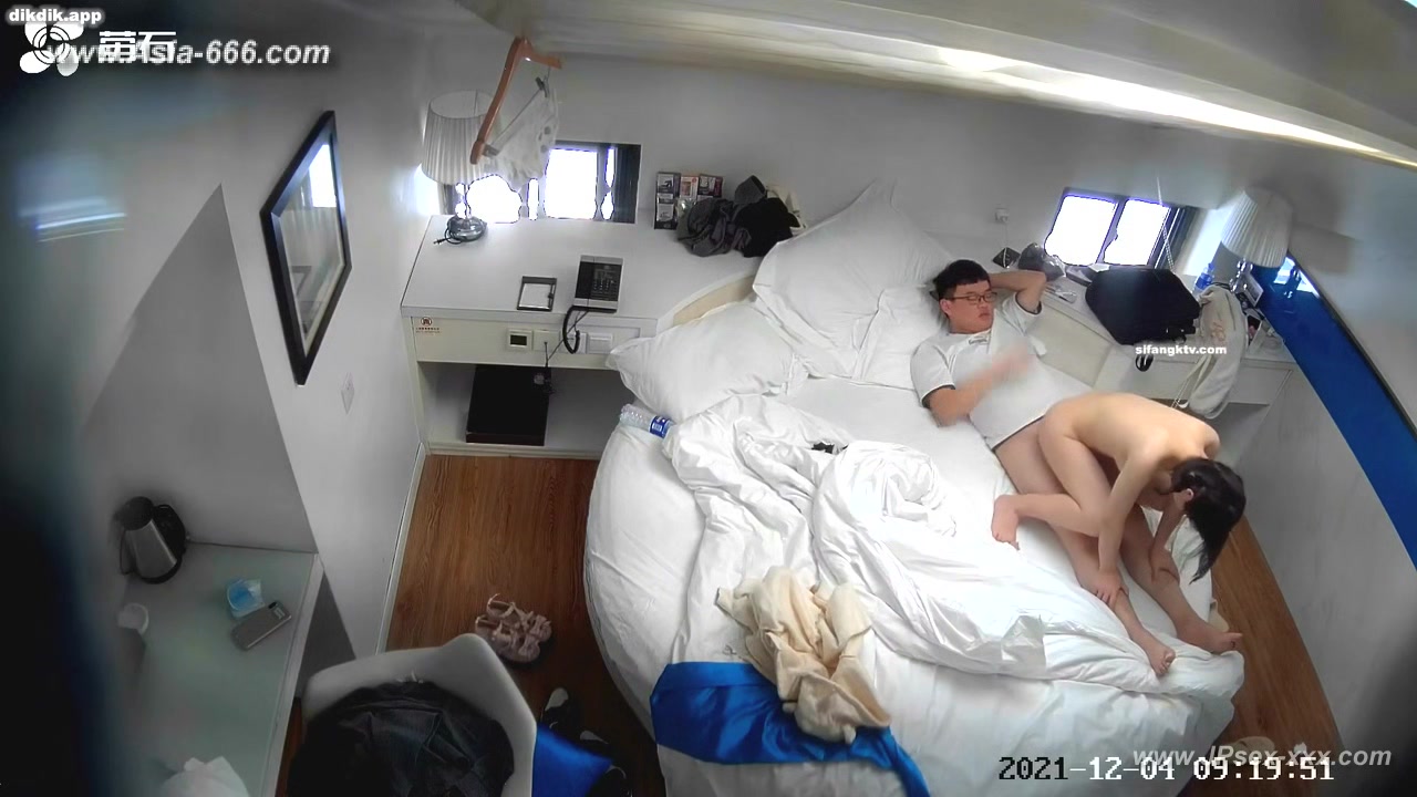 Hackers use the camera to remote monitoring of a lover's home life.563