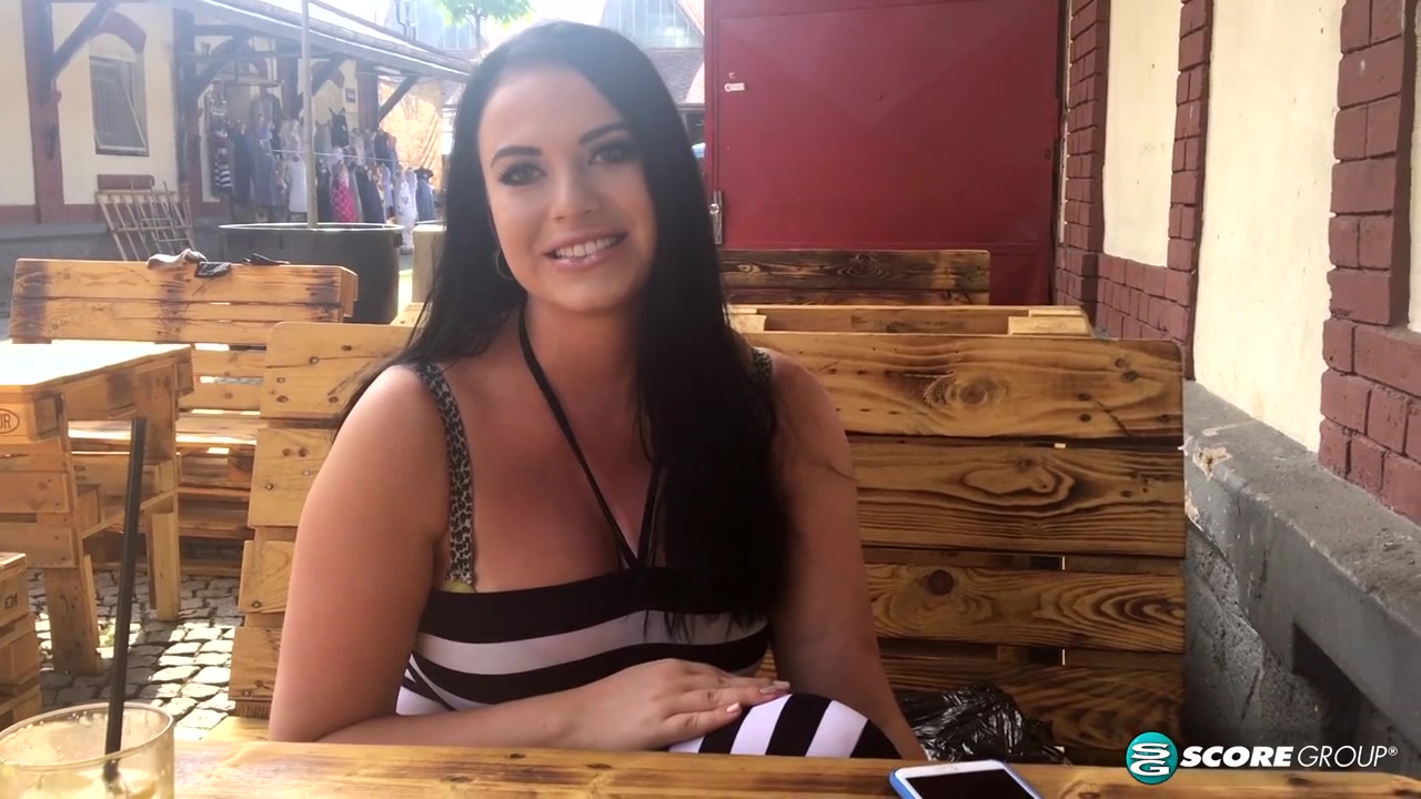 Shopping and Hanging Out With Tina Lee - ScoreLand