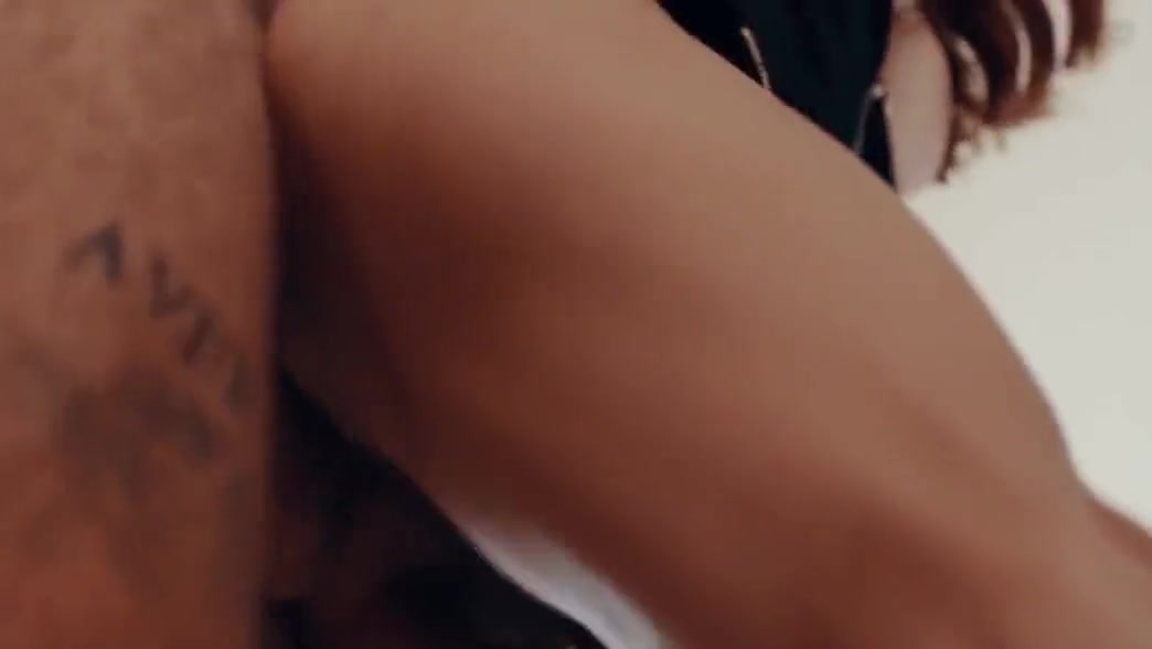 He Catches This Trans Girl Masturbating, She Doesnt Resist And Ends Up Fucking Her Ass. 6 Min
