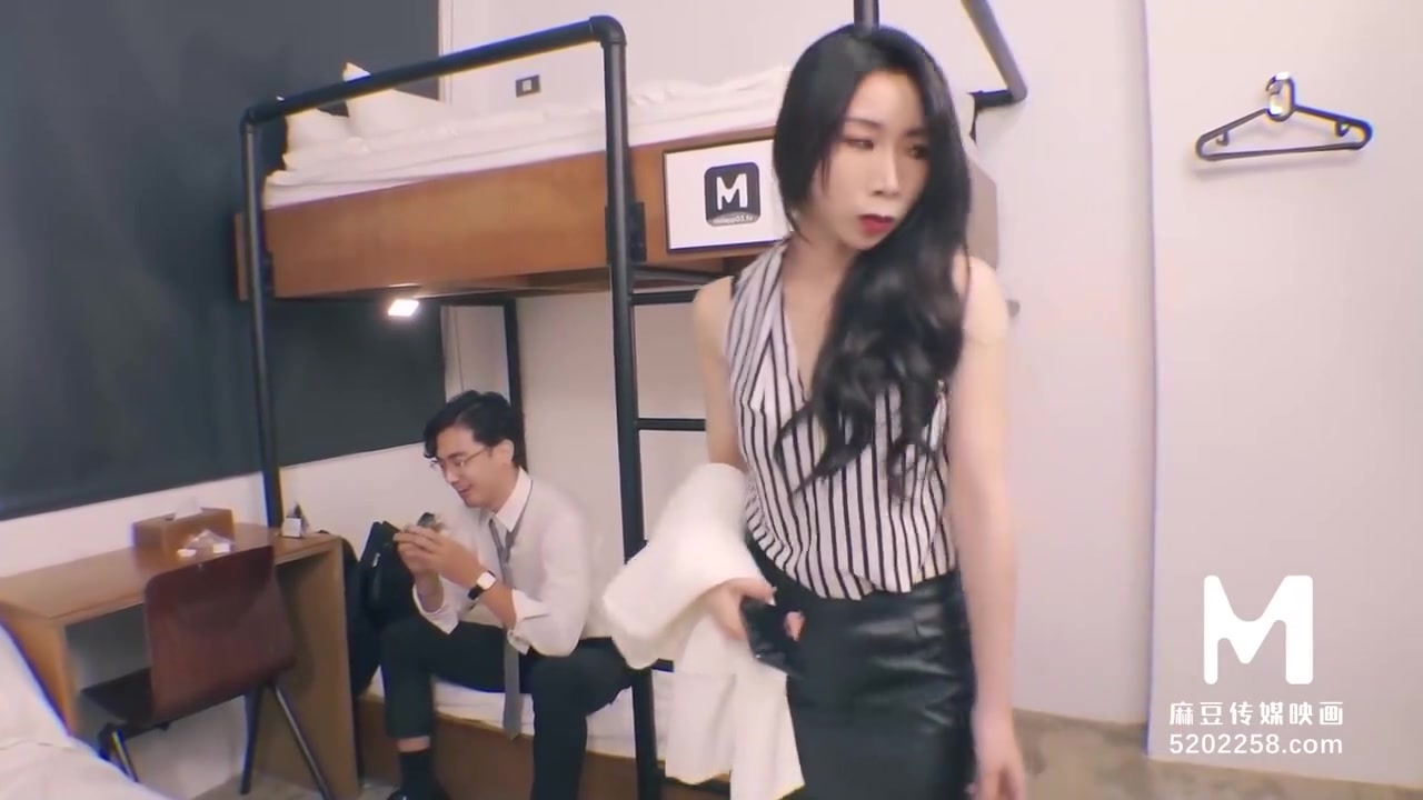 Trailer-top Executive Sucks Cock In Hostel Mdht-0016-best Original Asia Porn Video
