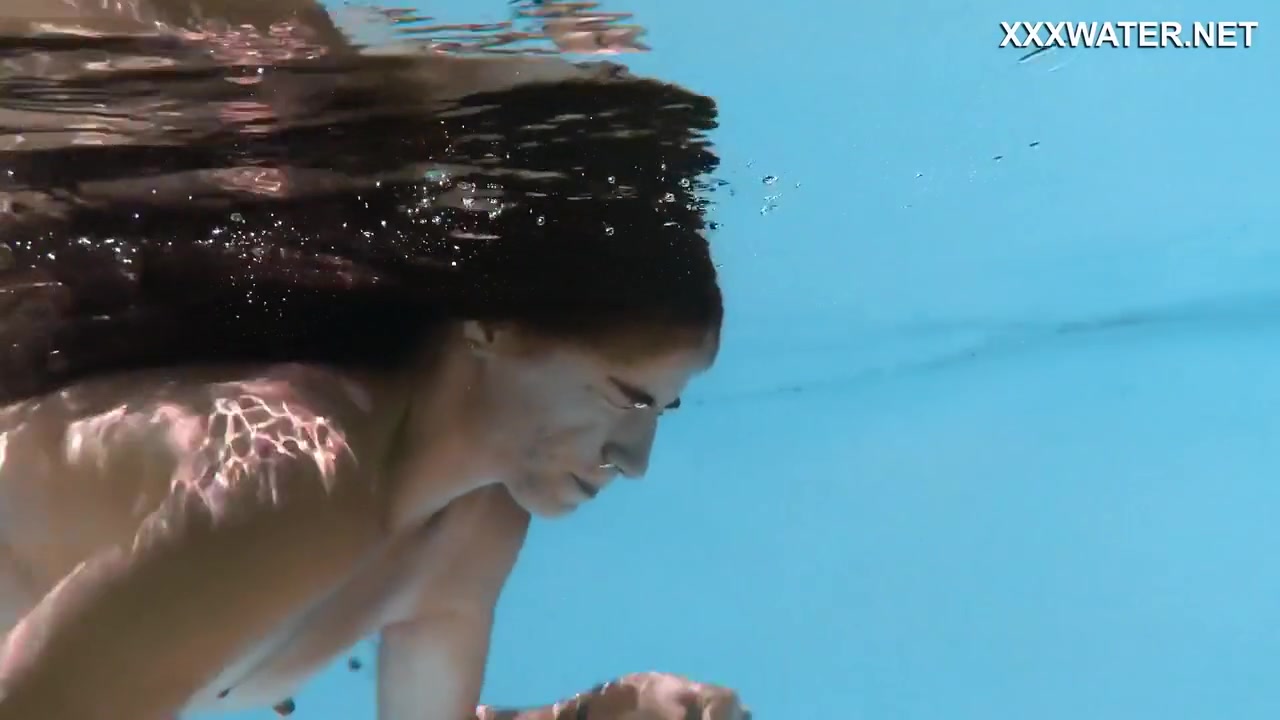 Sexy Naked Erotics With In The Pool - Lana Lelani