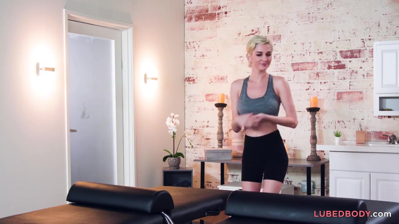 Beautiful Masseuse Cant Get Her Eyes Off The Lesbians Pretty Assholes! On Pornhd