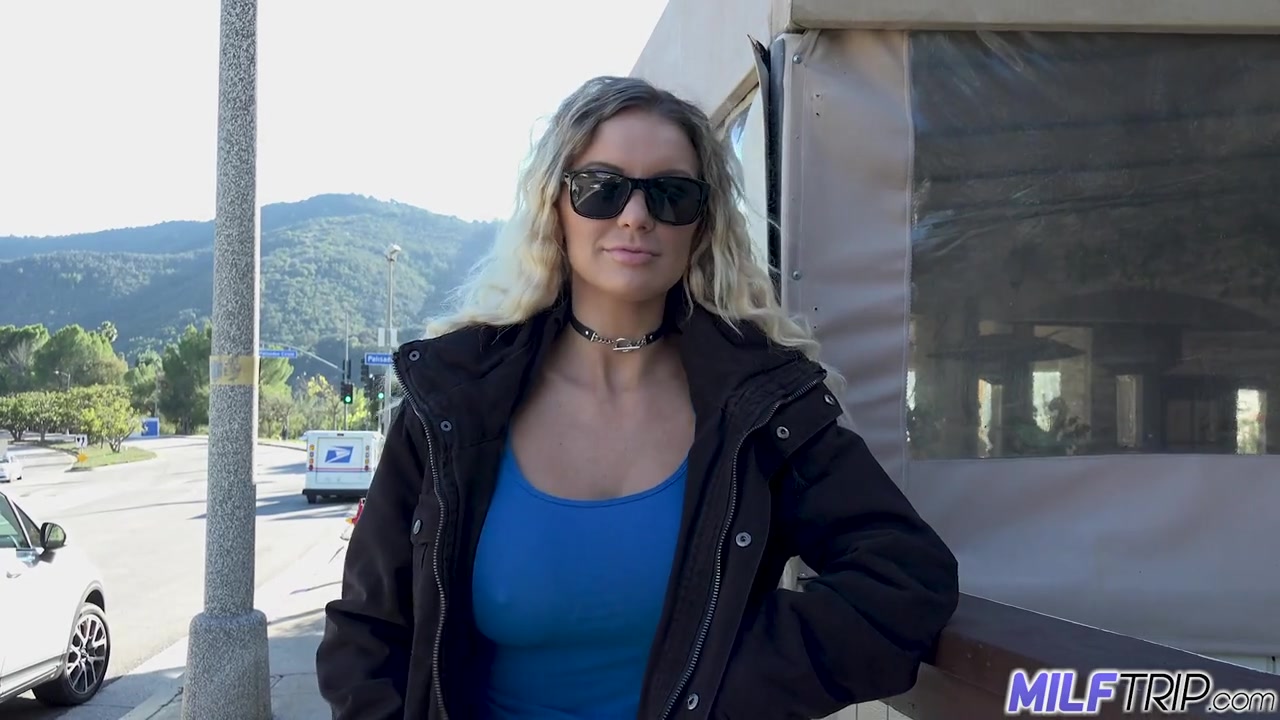 Busty Barmaid Serves Pussy - MilfTrip