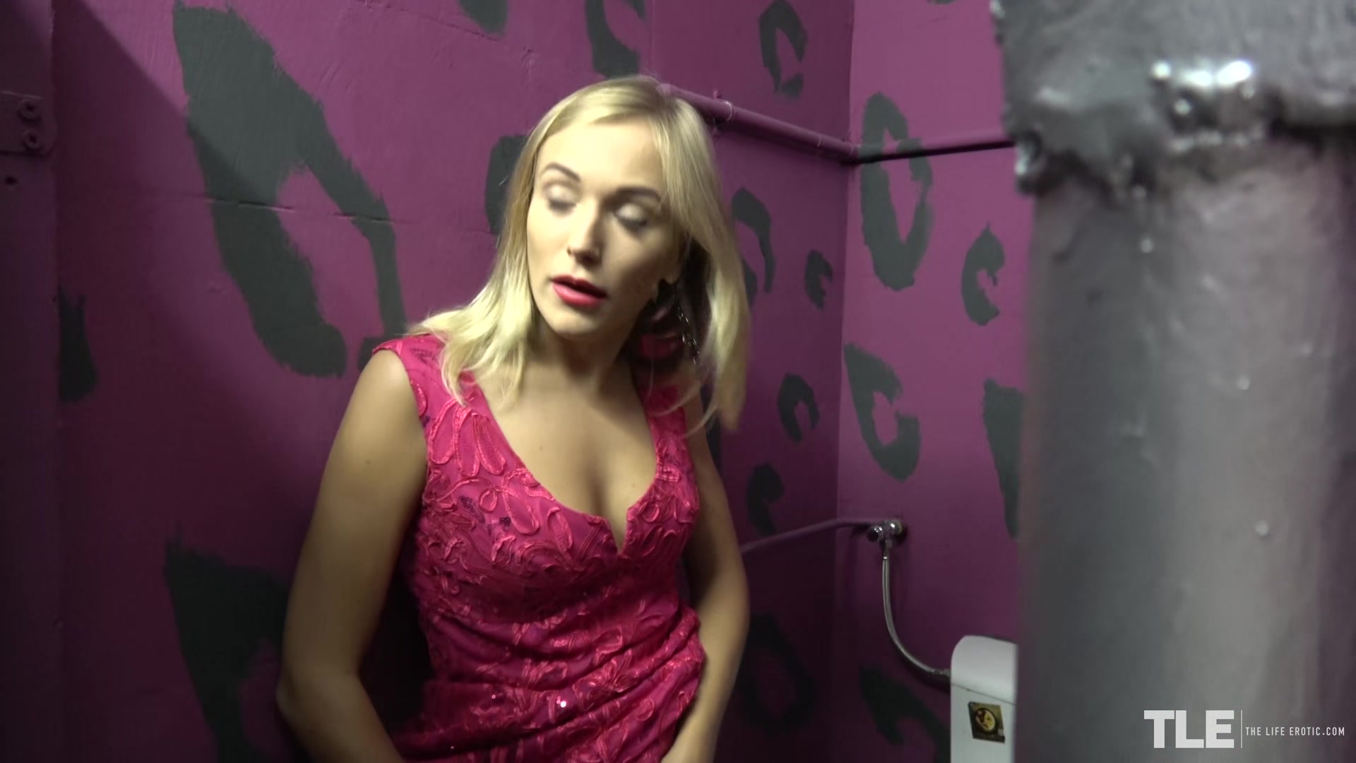 Undercover - Club - Aislin - TheLifeErotic