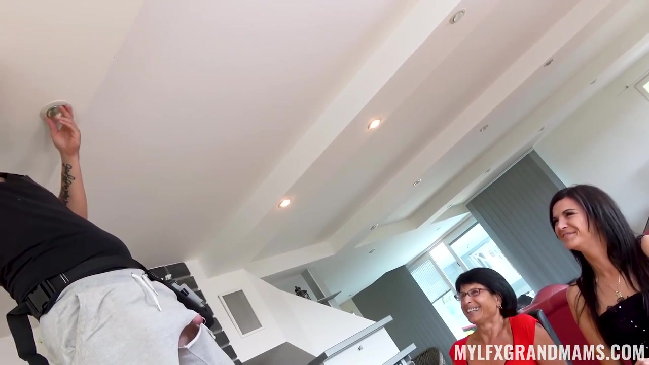 Cougars Seduce Handyman - MYLF