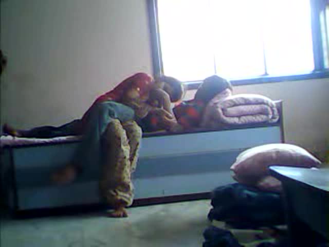 Amateur sex cam records an Indian couple fucking