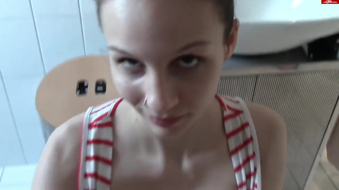 Fick Mich, Wahrend Die Familie Nebenan Sitzt! With Mary Wet
