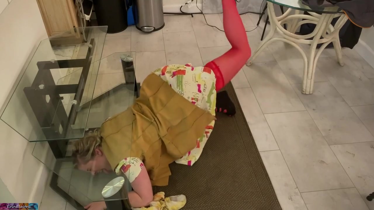 Stepmom Gets Stuck And Fucked In The Ass - Matthias Christ And Erin Electra