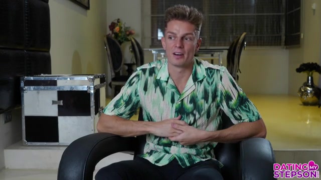 It Started In The Jacuzzi - S2:E4 - Momlover