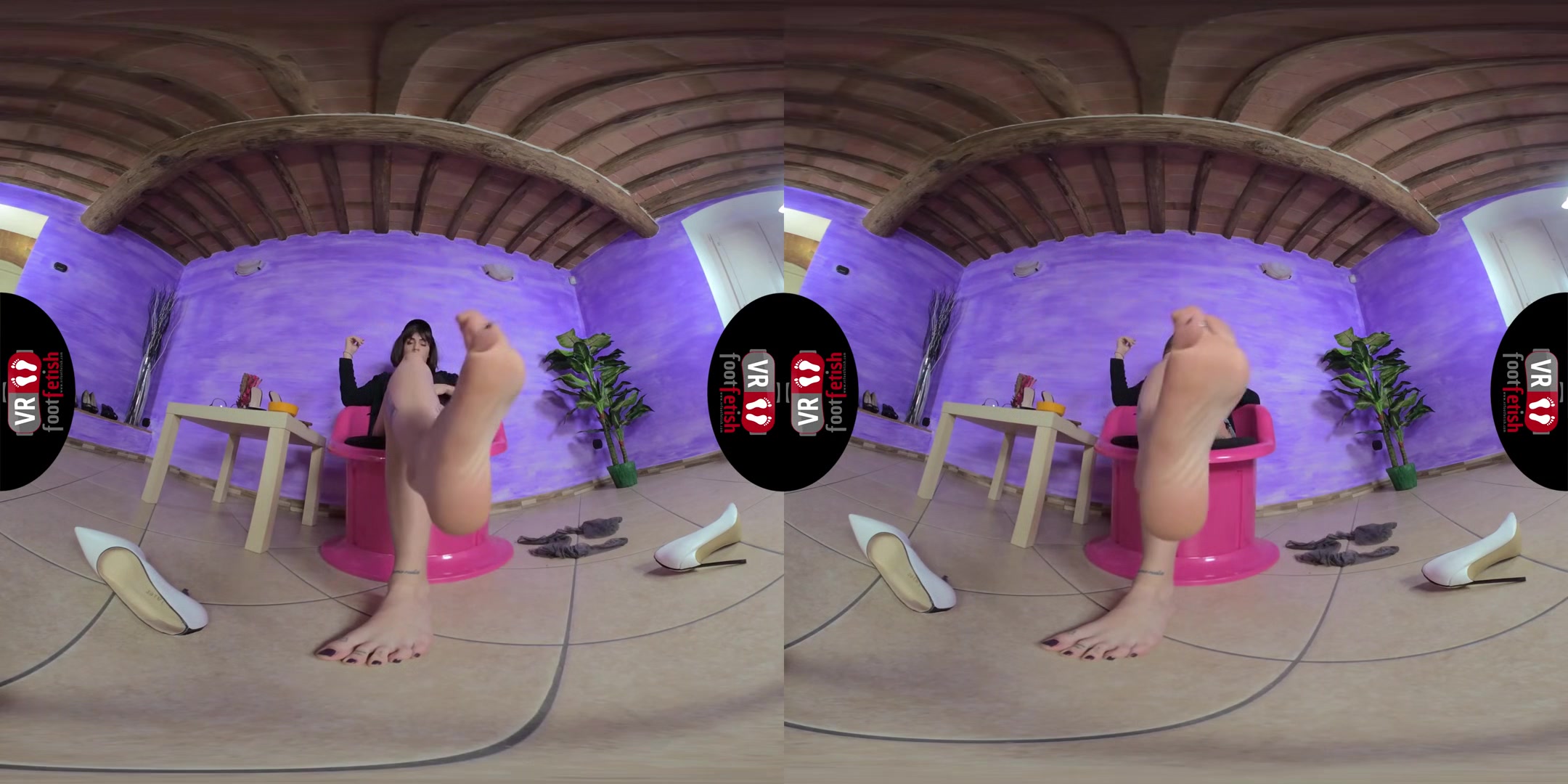 Gorgeous Aradia Takes Off Her Stockings And Oils Up Her Fabulous Feet - Leg and Foot Fetish VR