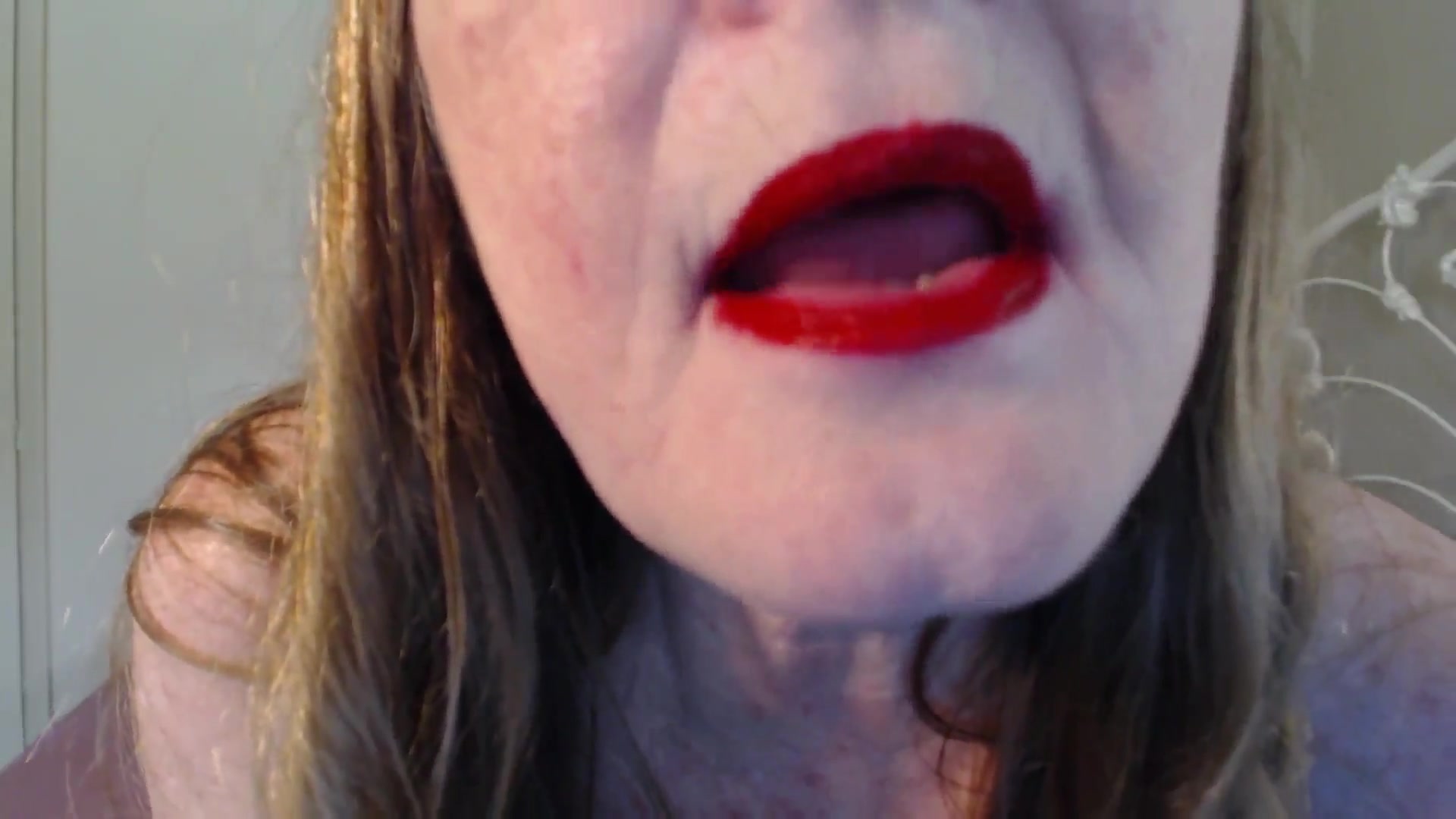 Horny Red Lips - TacAmateurs