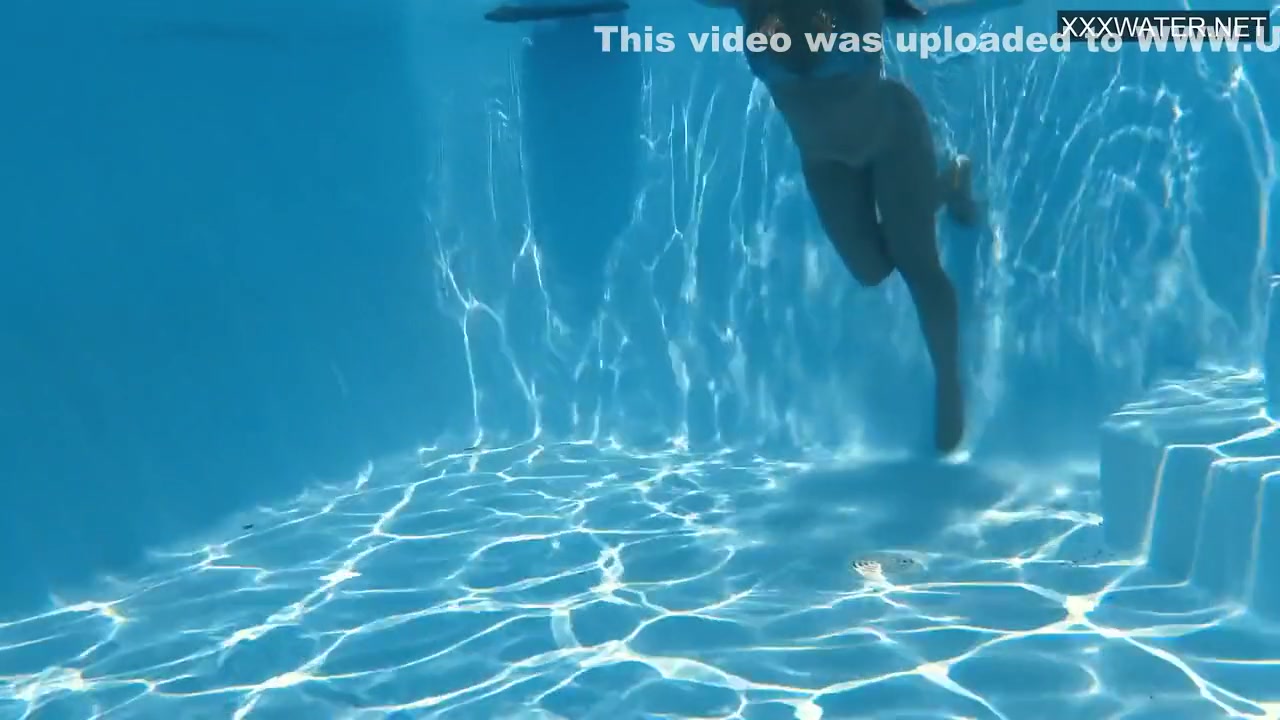 Angelica Heart In Watch Her Swim Naked Underwater In The Pool